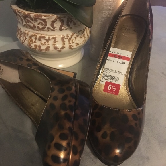 New Without Box Circa Joan & David Pearly Pumps - Picture 5 of 7